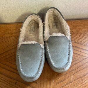 UGGS Gray Leather Sherpa Slippers (8)